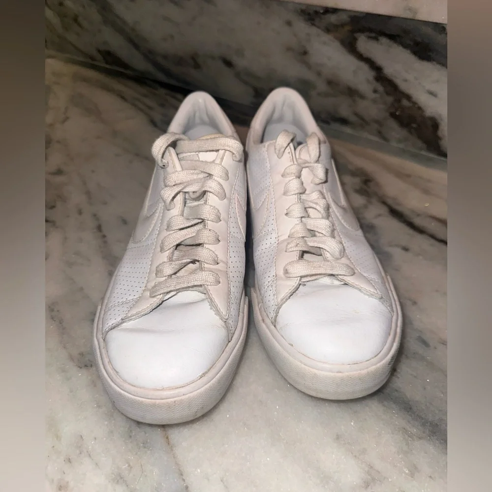 Nike step out